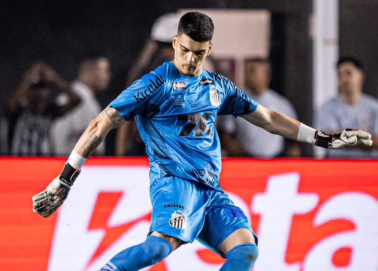 Flamengo faz novas investidas por Gabriel Brazão