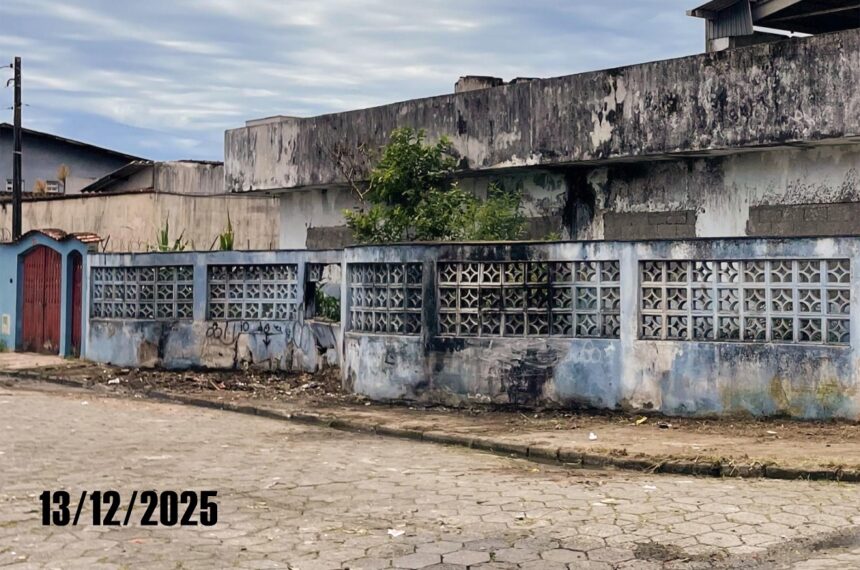 Este é o local onde atualmente há discarte irregular de lixos na Vila Atlântica, em comparação a foto de capa da matéria, atualizada em 28/01/2026 - Matheus Santana/Prefeitura de Mongaguá