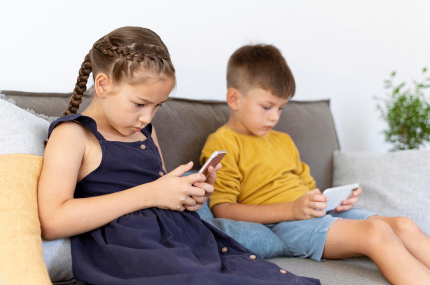 Crianças no Celular - Excesso de Telas