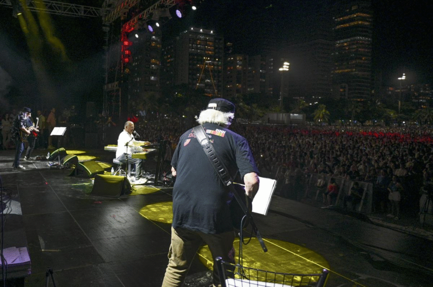 Guilherme Arantes cantou na virada de ano na Praia do Gonzaga - Divulgação/PMS