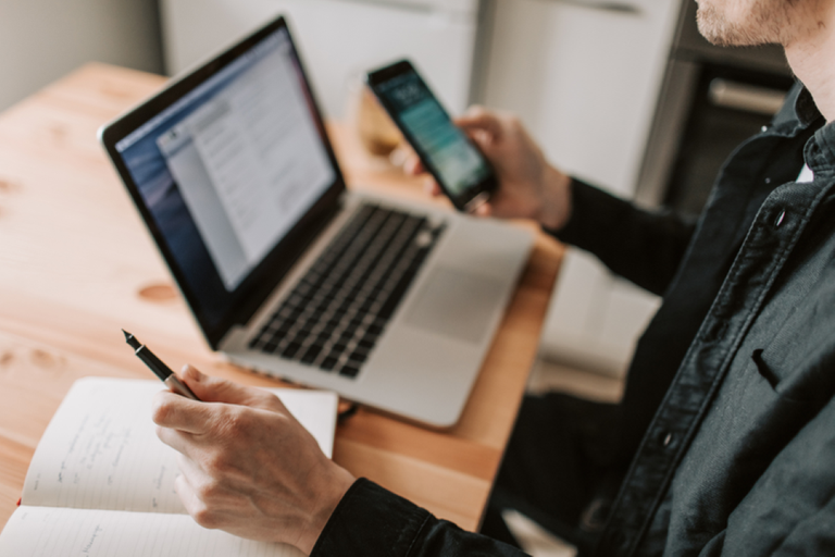 Celular - Notebook - Empreendedores têm até dia 30 para renegociar dívidas