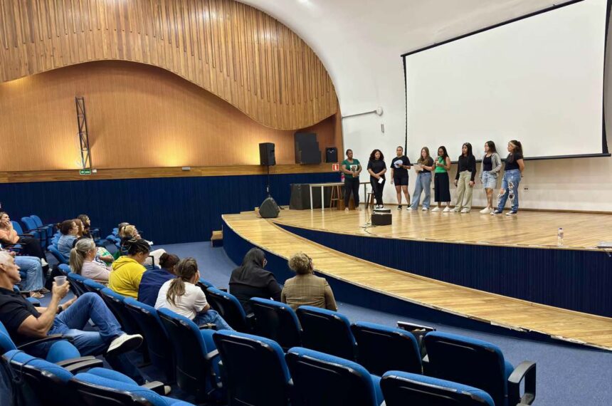 Capacitação de auxiliares de inclusão