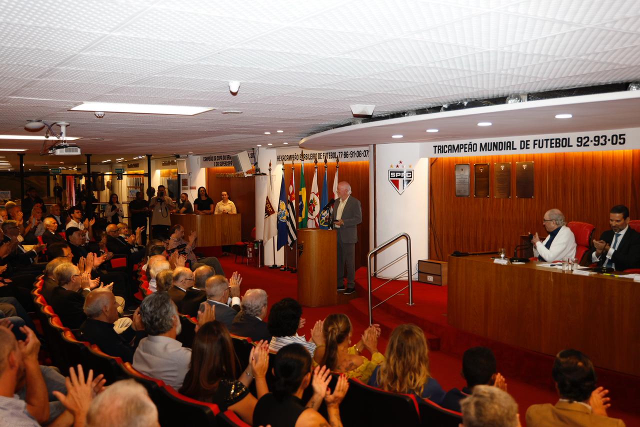 Presidente do São Paulo diz que vai votar a favor da expulsão de Mara e Douglas