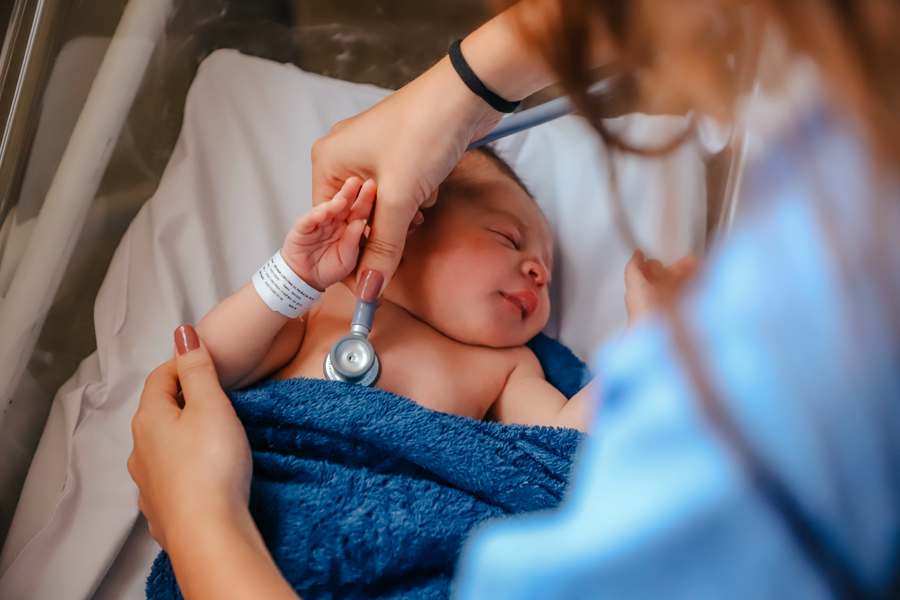 Primeiro bebê de 2026 nasce no Hospital da Mulher de SBC