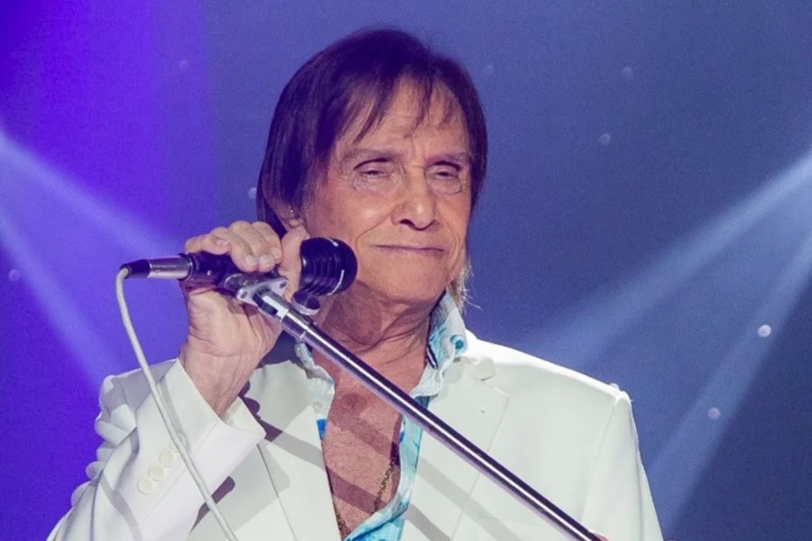 Roberto Carlos se recupera da Covid-19 e deve retomar agenda