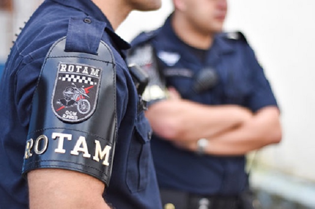 ROTAM prende suspeito com 500 porções de drogas em Diadema