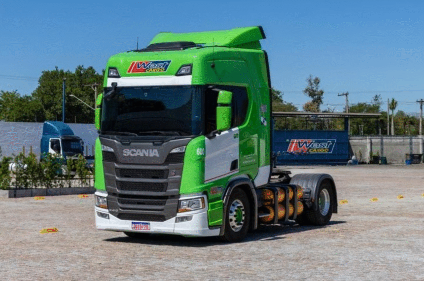 Caminhão a gás da West Cargo - Logística