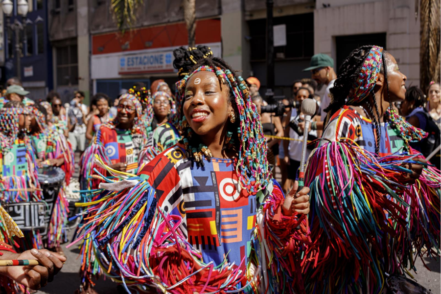 Sesc 24 de Maio celebra o Carnaval com bloco na rampa