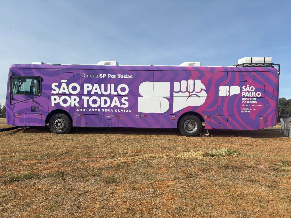 Ônibus SP Por Todas oferece apoio às mulheres no litoral