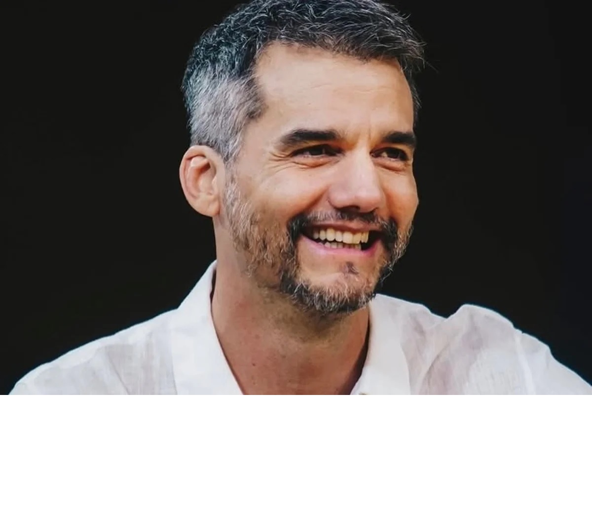 Wagner Moura mantém sotaque e afirma orgulho de ser brasileiro