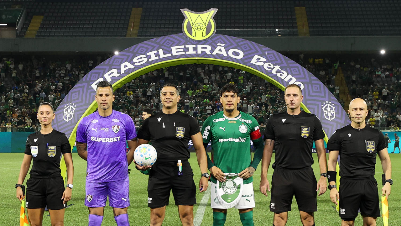 CBF pune árbitro de Palmeiras x Fluminense após erro