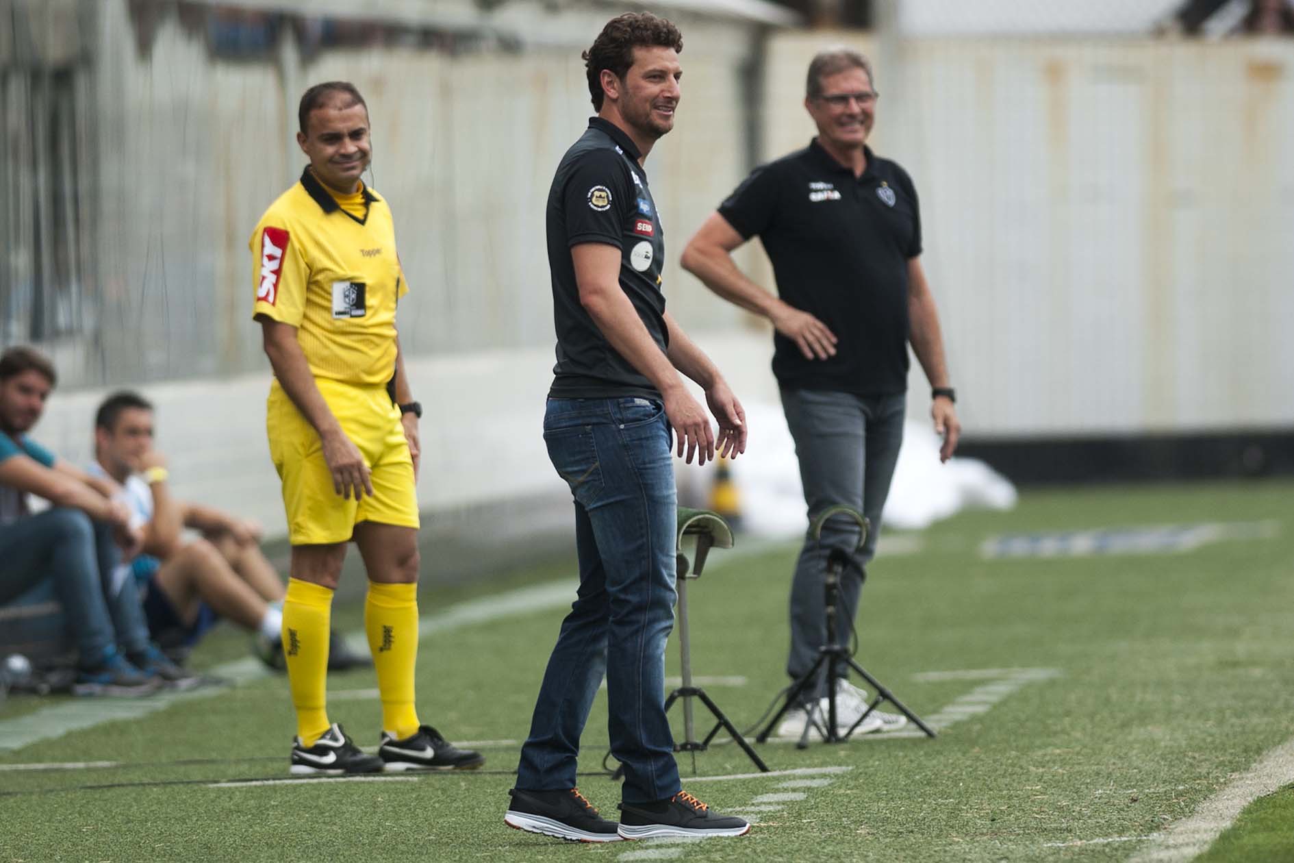 Santos contrata Elano para categorias de base