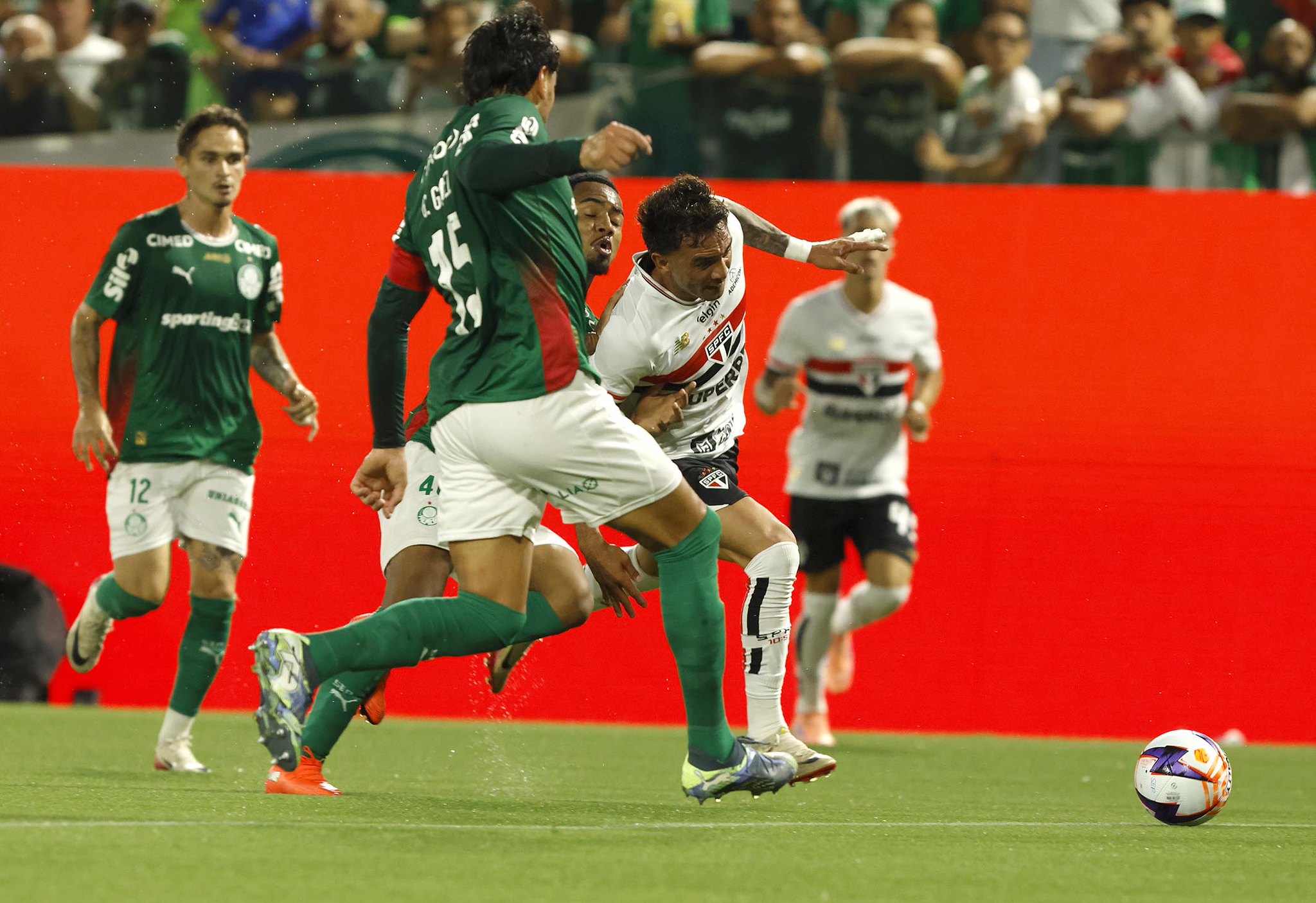 Créditos: Rubens Chiri/Saopaulofc.net São Paulo nunca venceu o Palmeiras na Arena Barueri