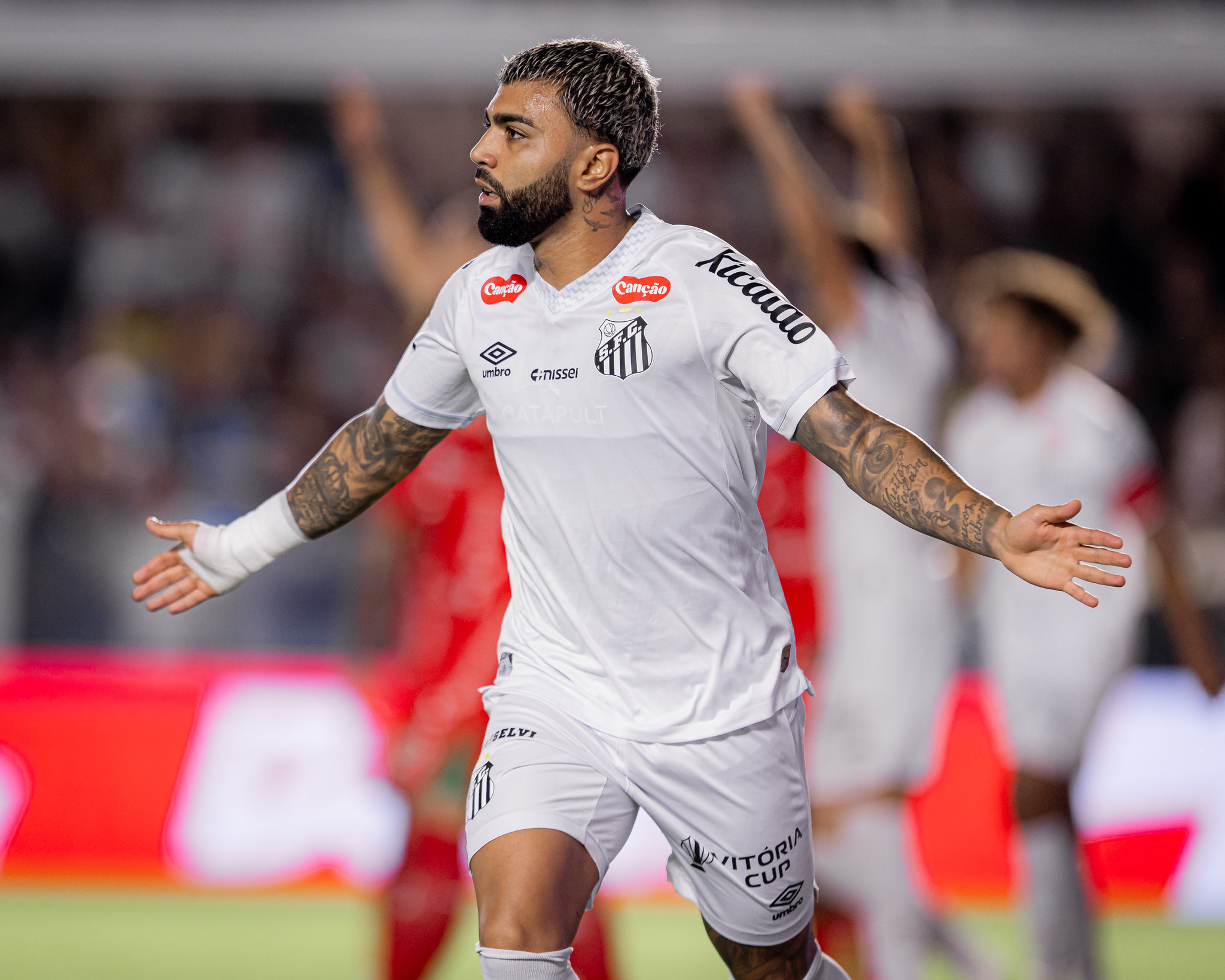 Gabigol aproveita ausência e Data FIFA para realizar procedimento