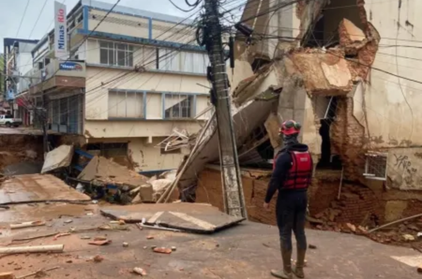 Chuva em Juiz de Fora e Ubá causa 22 mortes e deixa desaparecidos