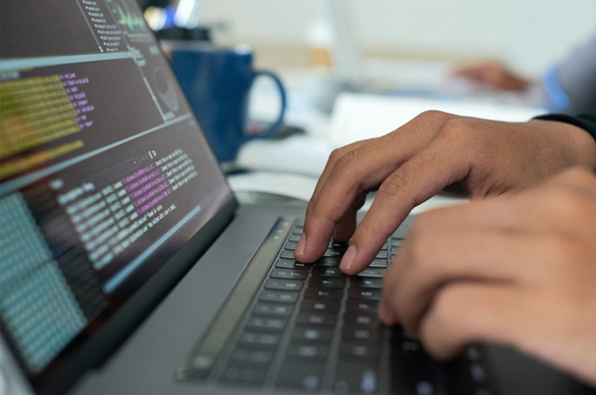 Educação - Notebook - Tecnologia - Estudo EAD - Portal Trampolim - Empreender na Educação