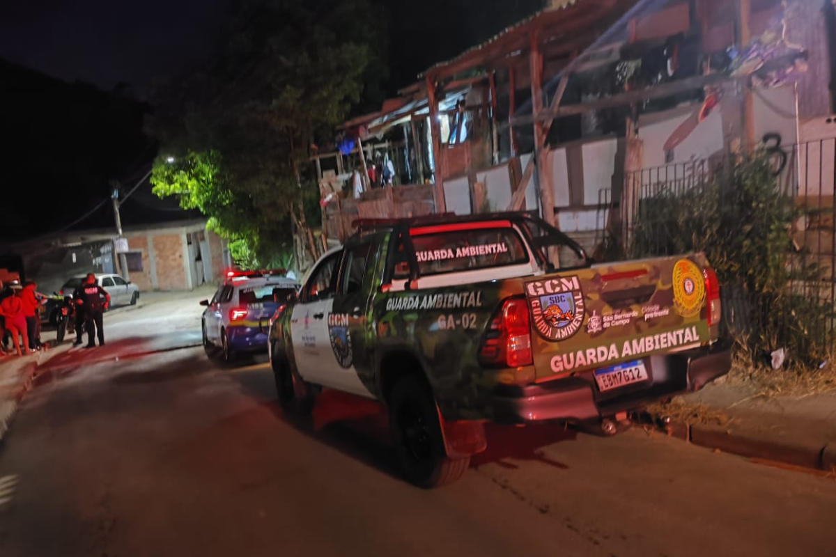 GCM de São Bernardo embarga obra irregular no Montanhão