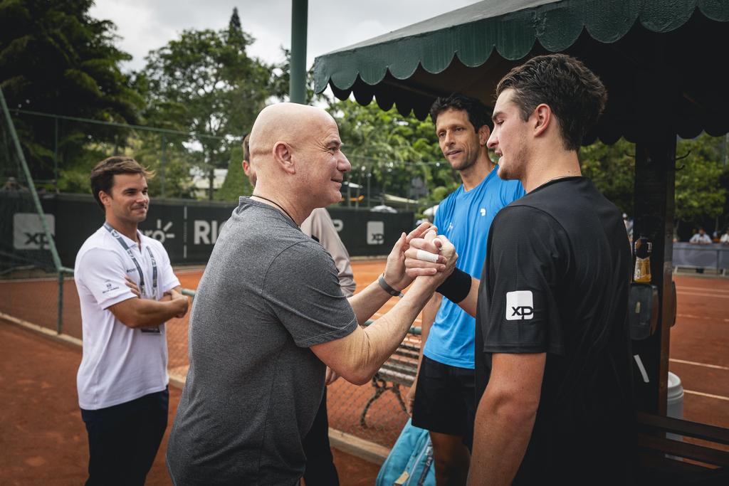 Andre Agassi elogia João Fonseca em visita especial ao Rio Open