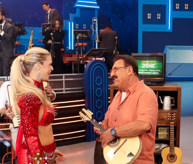 Bia Villa-Chan leva a guitarrada nordestina ao Boteco do Ratinho