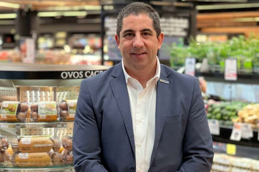 Diretor-geral da Coop, Celso Furtado