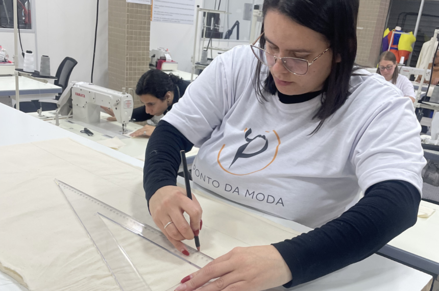 Curso Gratuito - Design de Moda - Mauá