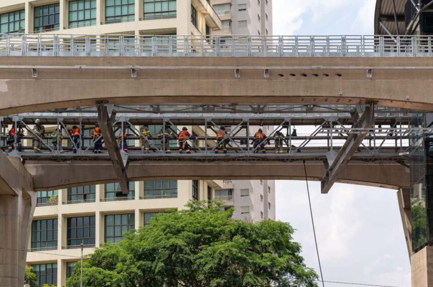 Estação Vila Cordeiro