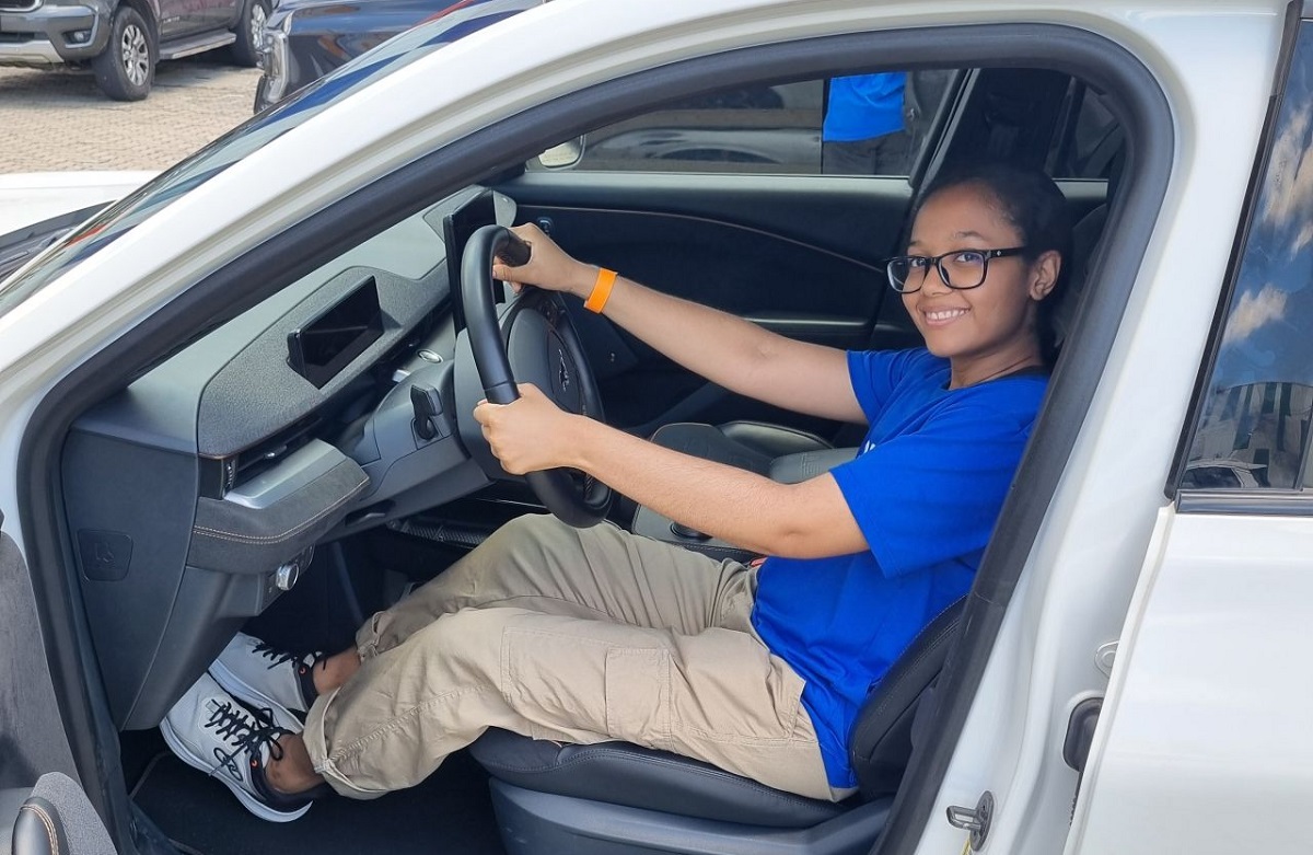 Aluna vence bolsa de intercâmbio do programa Ford Enter