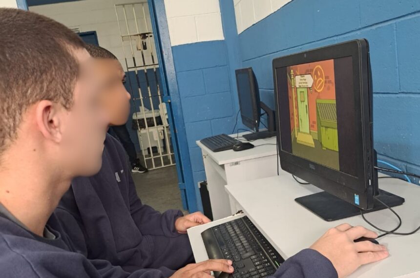 Jovens da Fundação CASA de Guarulhos em oficina de quadrinação - Divulgação/Fundação CASA Guayi 