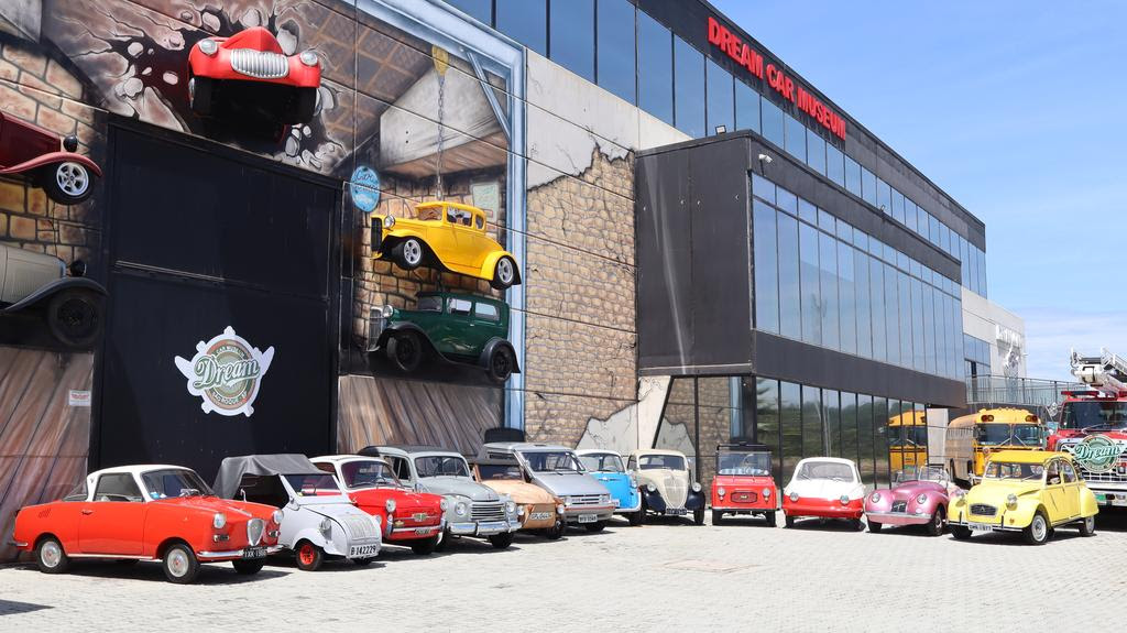 Exposição de microcarros revela relíquias no Parque Dream Car