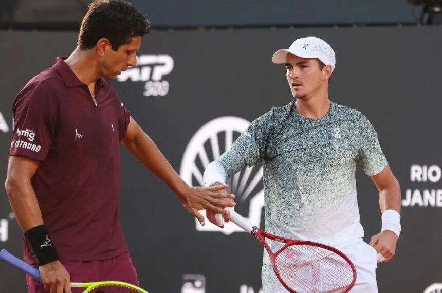João Fonseca ao lado de Marcelo Melo disputa vaga na final do Rio Open 2026