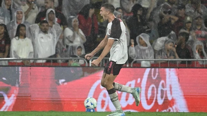 Lanús vence Flamengo e conquista título da Recopa no Maracanã