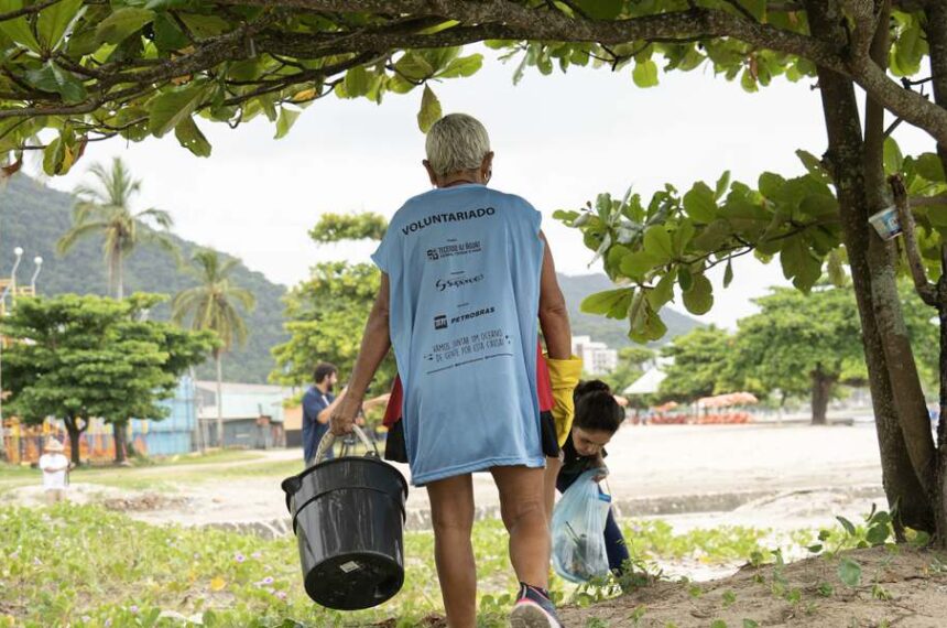mutirão de limpeza de praia - Caraguatatuba