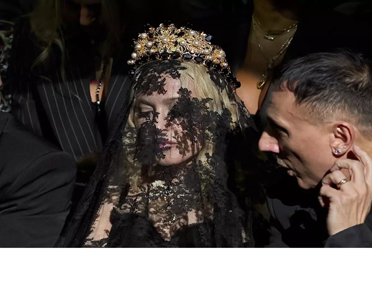 Madonna atrai holofotes em desfile da Dolce e Gabbana