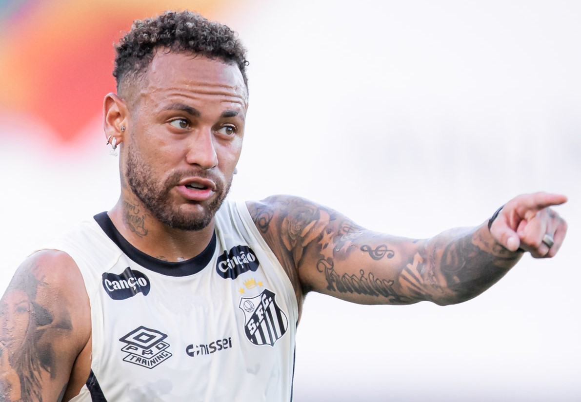 Neymar: Árbitro explica cartão que o suspendeu do jogo contra o Flamengo