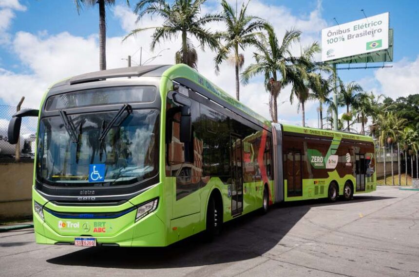 Ônibus articulado elétrico 