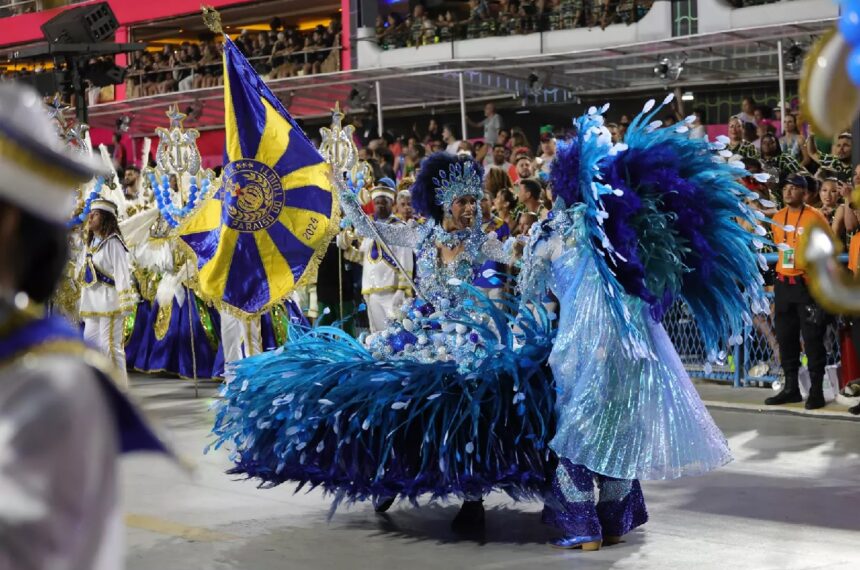 Paraíso do Tuiuti abre o último dia de desfiles no Rio de Janeiro