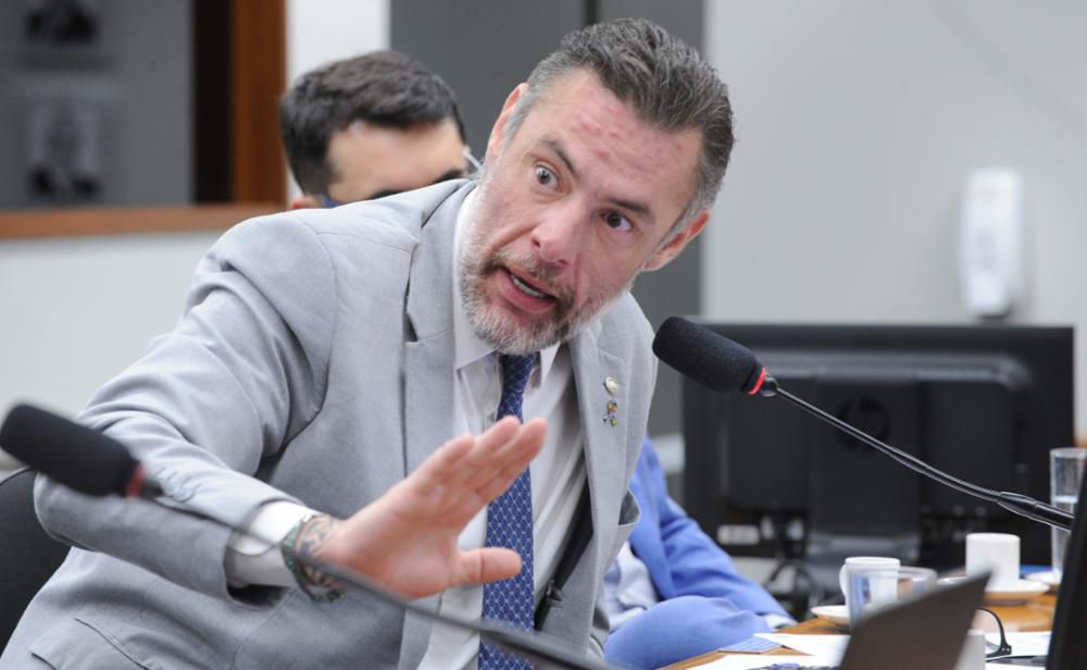 Violência contra a mulher pauta novo PL aprovado na CCJ