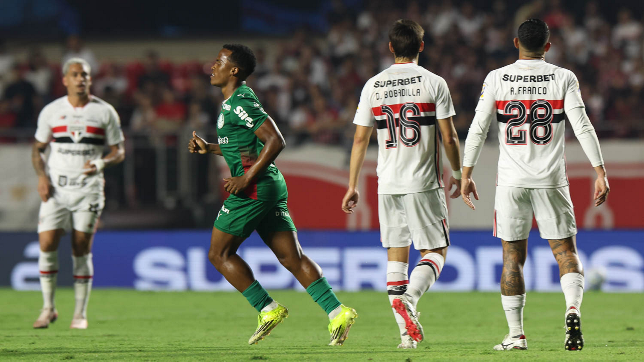 Arias recebe 3º cartão amarelo e estará suspenso no Derby contra o Corinthians