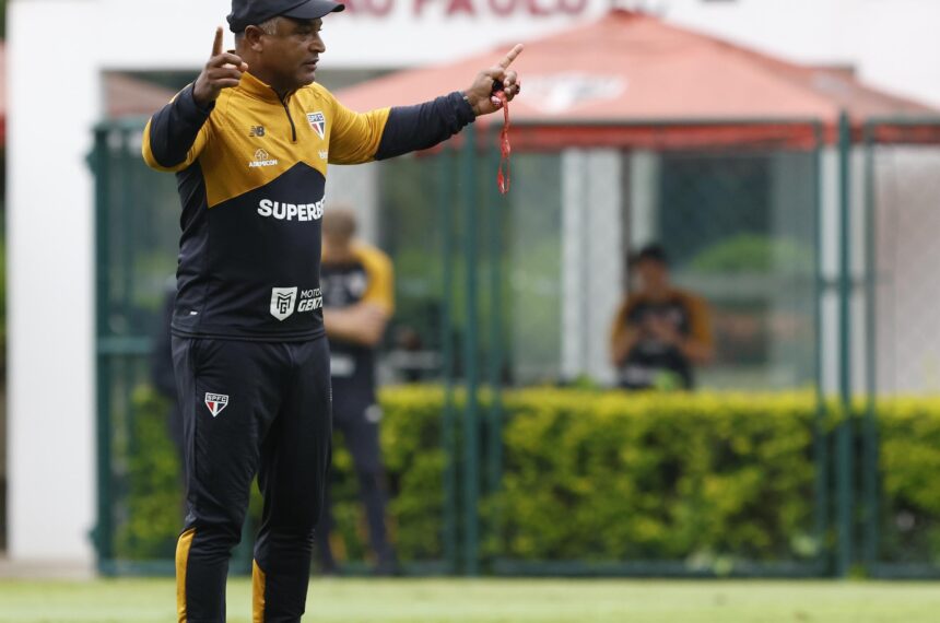 Roger Machado comanda primeiro treino no São Paulo focado em táticas