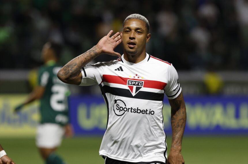 São Paulo tenta quebrar tabu de 11 jogos e retomar liderança contra o Palmeiras