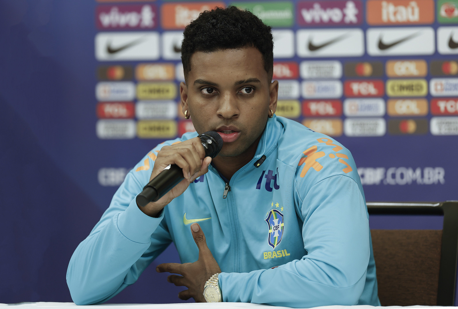 Rodrygo rompe LCA direito e está fora da Copa 2026