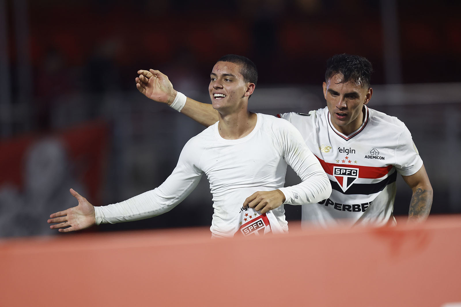 São Paulo vê joia de 18 anos ser sondada por Borussia e Arsenal