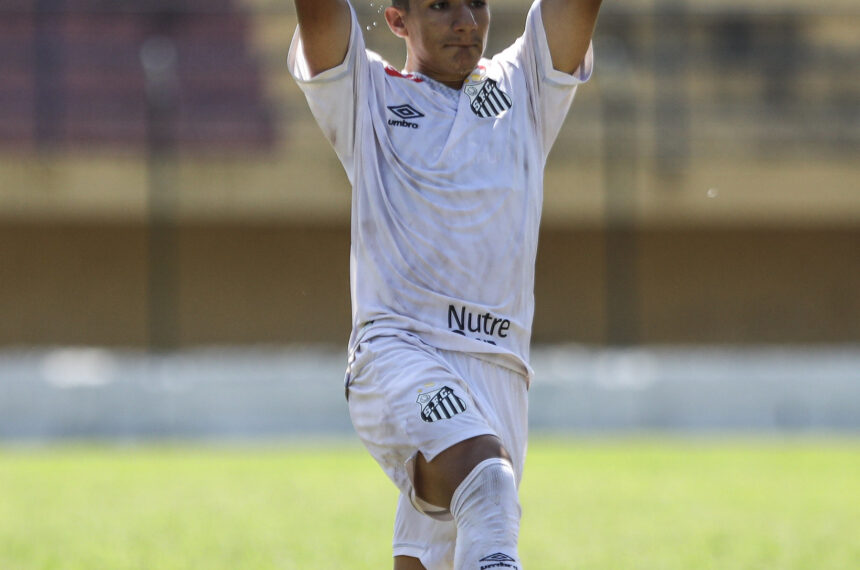 Santos observa interesse português em joia de 17 anos