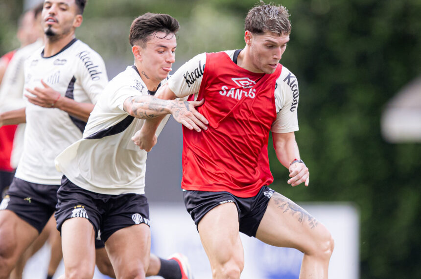 Neymar segue fora do treino do Santos