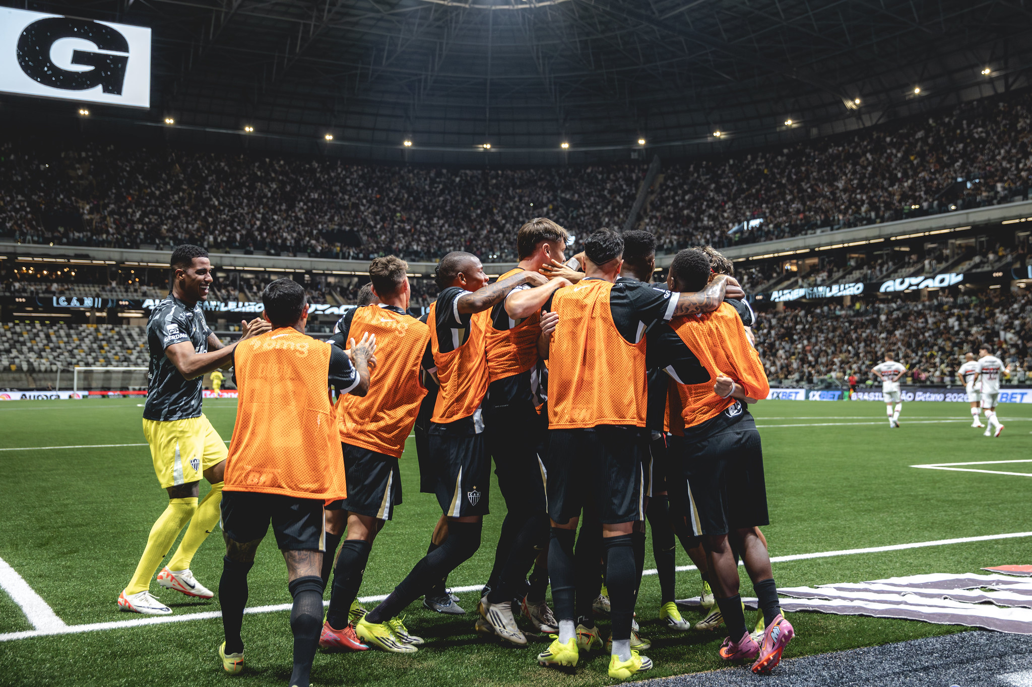 São Paulo é derrotado pelo Atlético e perde 1º lugar do Brasileirão