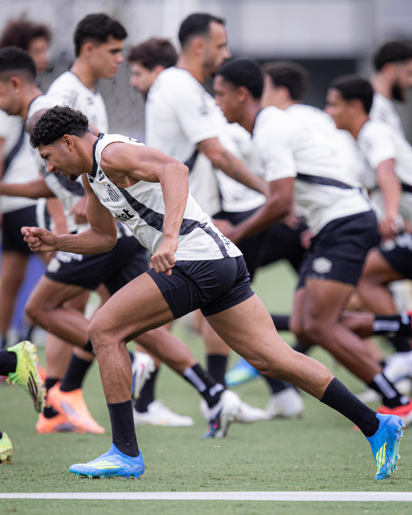 Santos inicia sequência de treinos na Data FIFA com Neymar fora do campo