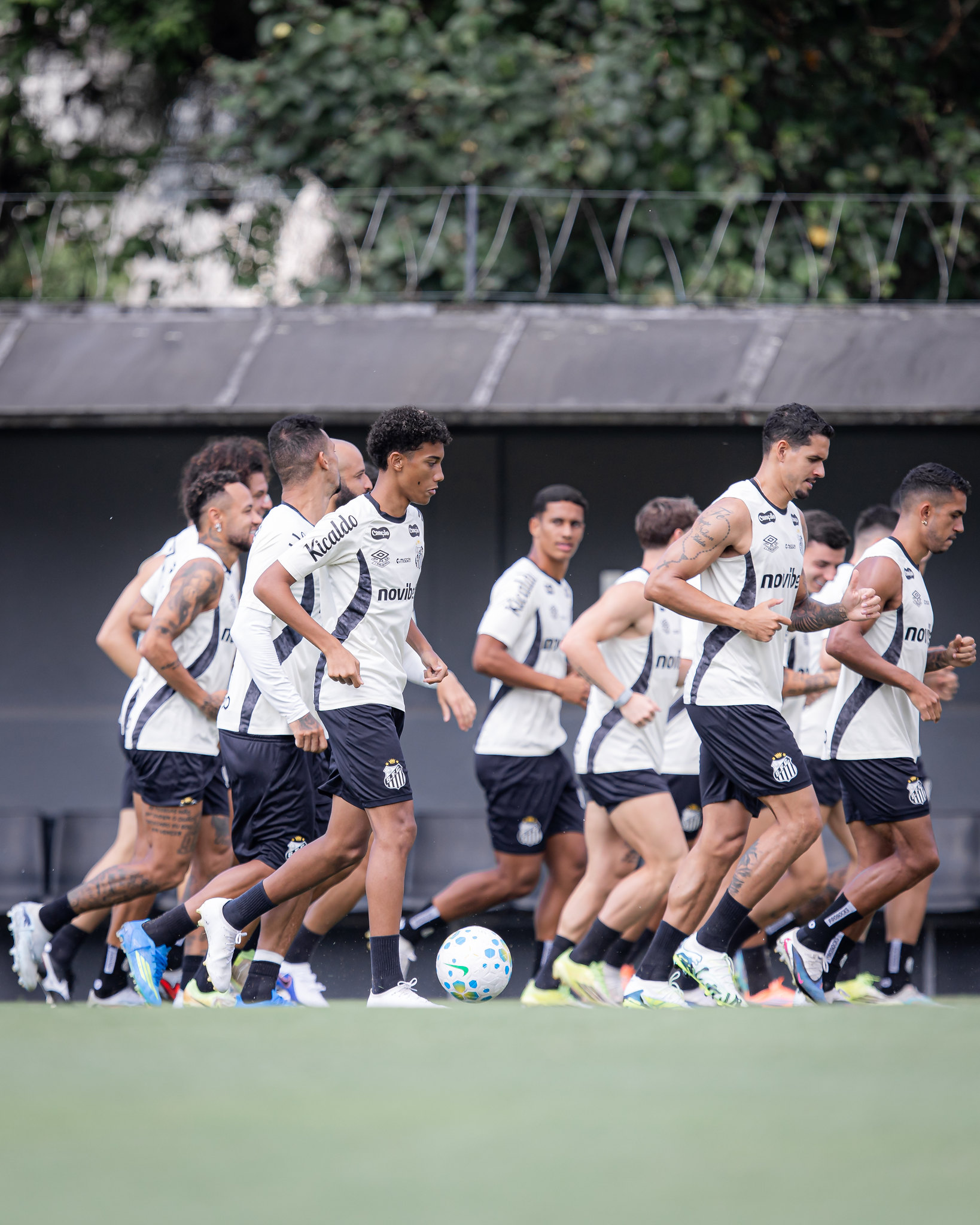 Santos vive crise com o grupo após atrasar direitos de imagem