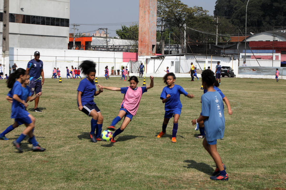 Futebol feminino em Diadema vence preconceito no esporte
