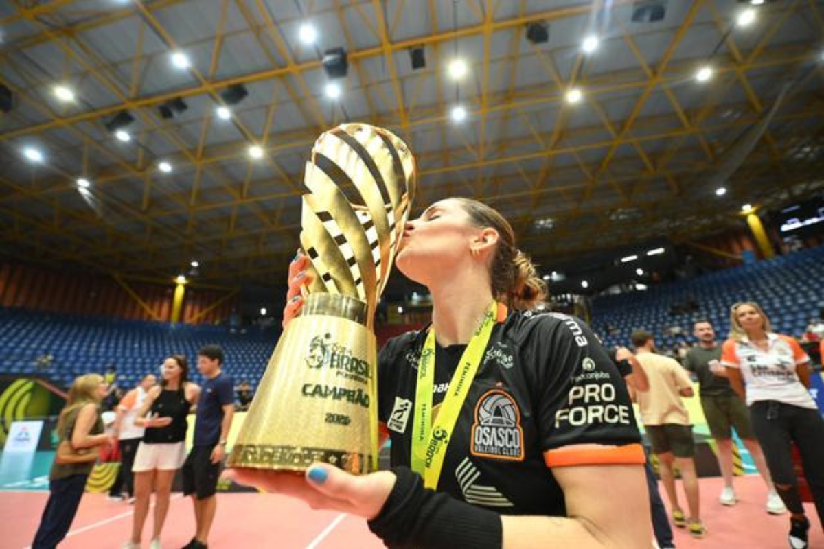 Osasco decide vaga contra Bauru em noite de homenagens a Camila Brait
