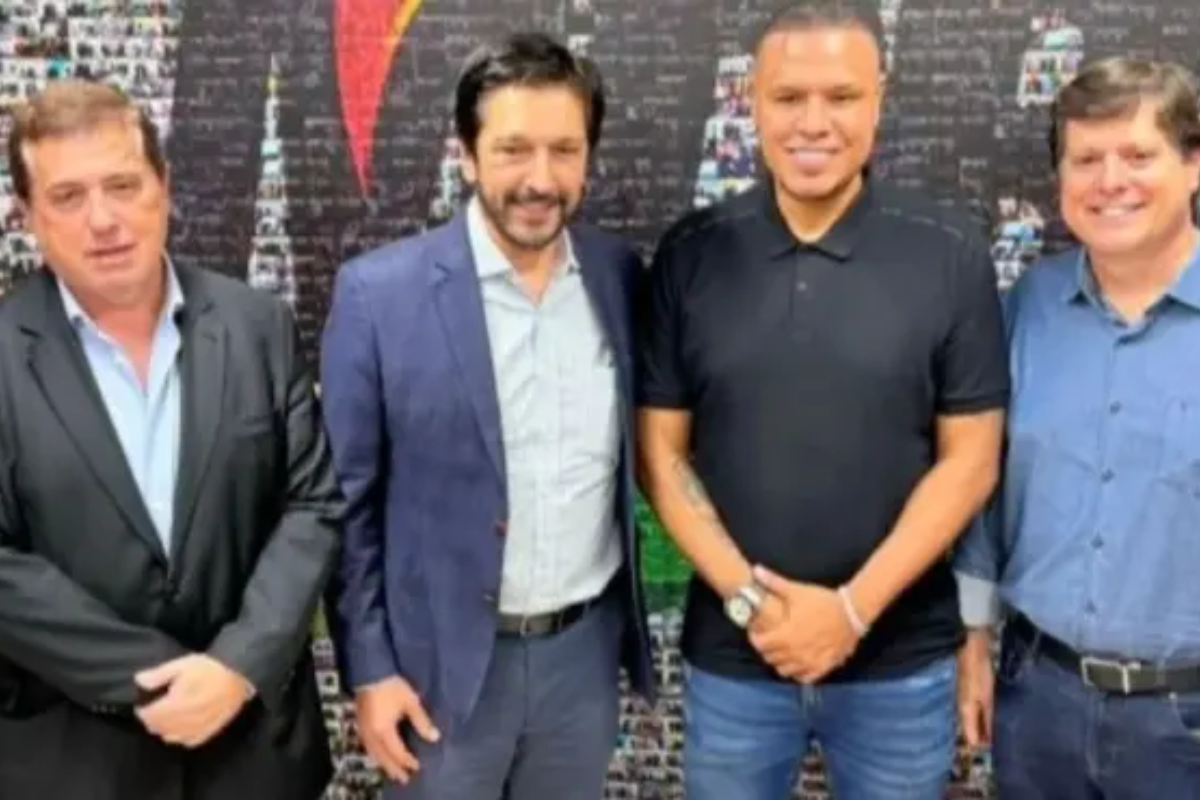 Luís Fabiano, ex-jogador do São Paulo, se filia ao MDB em SP